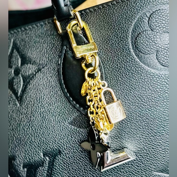 EUC Louis Vuitton Multi Colored Metal Kaleido V Key Chain Bag Charm - Picture 8 of 16